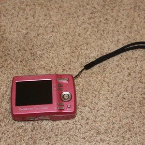 kodak easyshare CD22 8.1MP pink camera